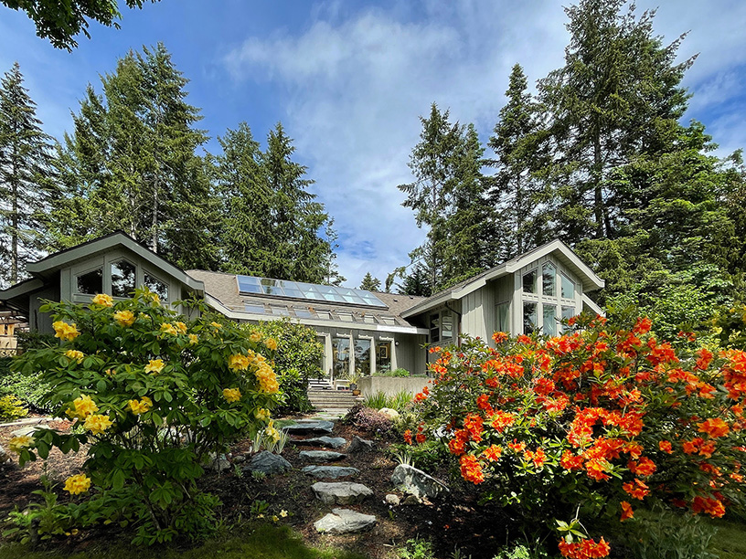 Labyrinth House, 1985