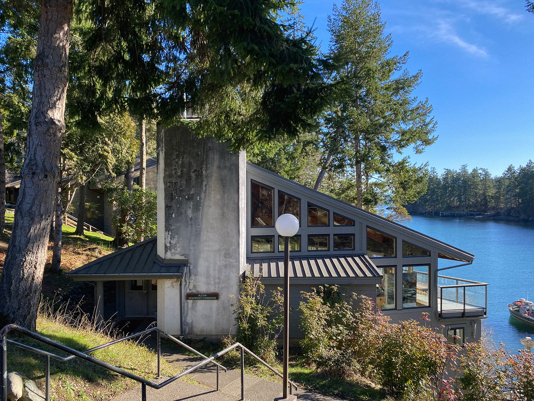 Lester B. Pearson College of the Pacific, 1974